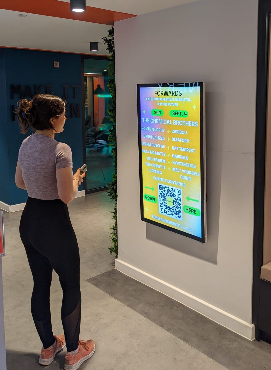 Digital Signage & Sustainability: A Smarter Choice for Plastic Free July 3 led slimline digital signage advertising displays standalone plug and play 88