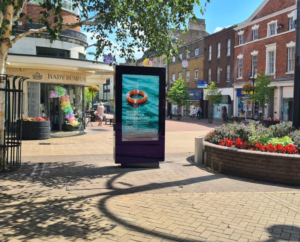 Double-Sided Freestanding Non-Touch Outdoor Digital Posters 8 OTxxF D Application Image 2